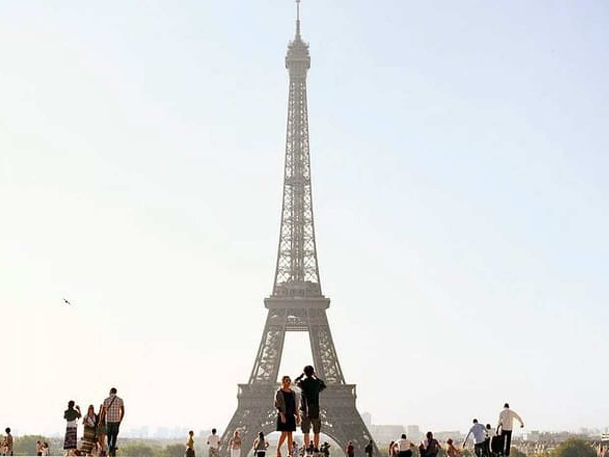 CDG Transfers , Eiffel & Walking Tour in Saint Germain des Prés, photo 4