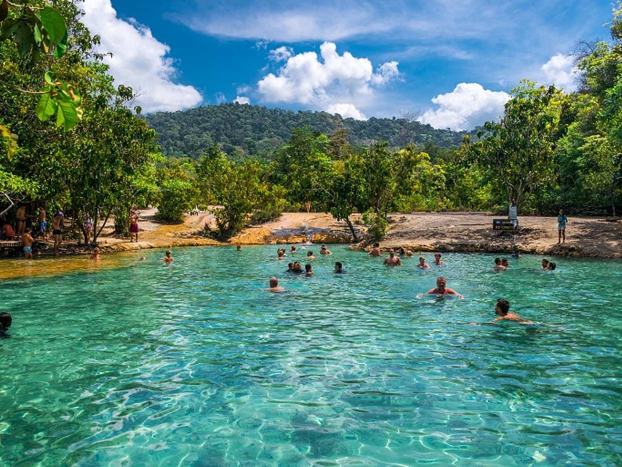 Krabi : Excursion dans la jungle avec la piscine d'émeraude, la cascade de sources chaudes et le temple de la grotte du tigre en Thaïlande.
, photo 2
