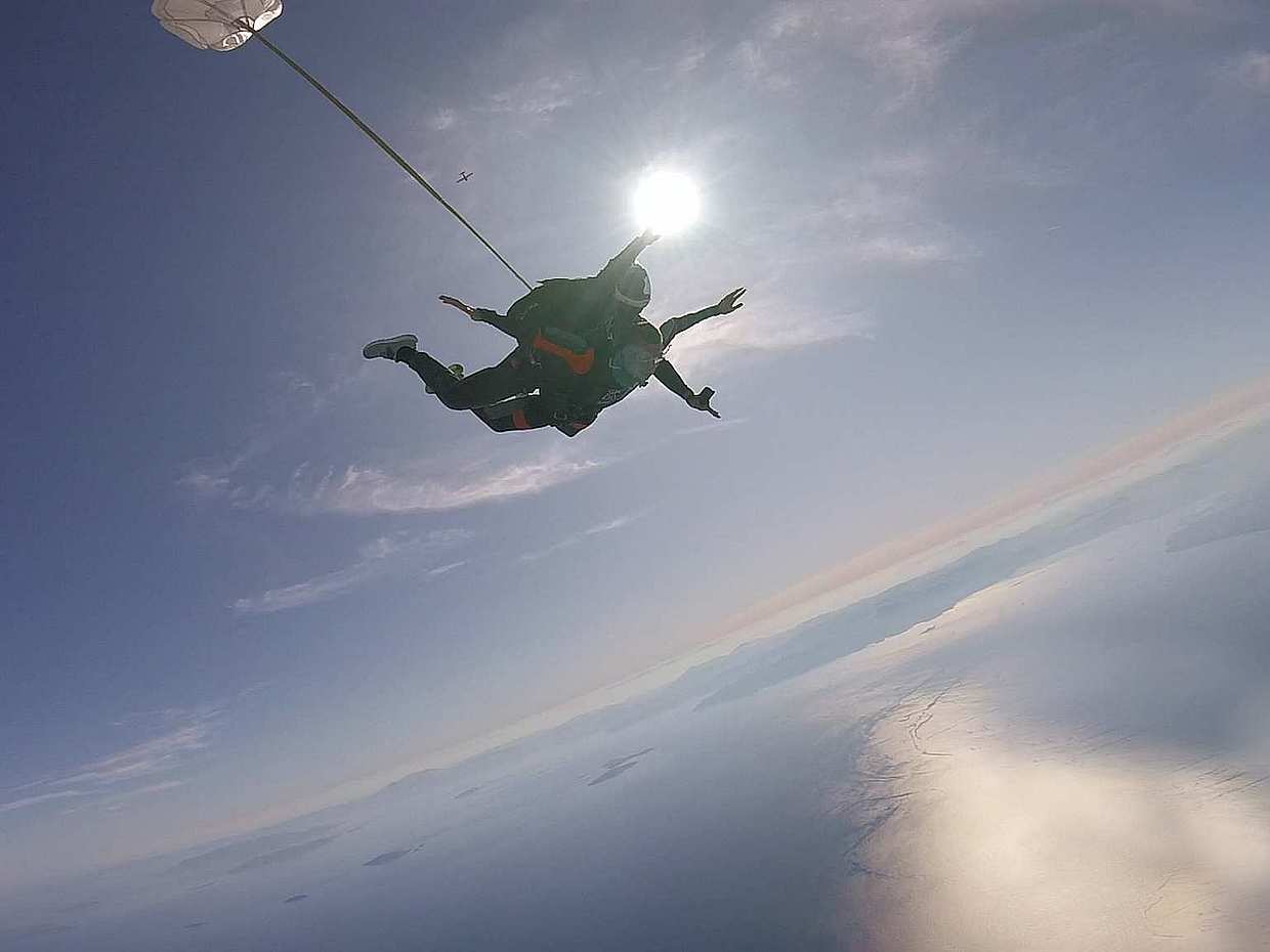 Tandem Fallschirmsprung in der Nähe von Athen mit Handycam-Aufnahmen in Griechenland
, photo 4