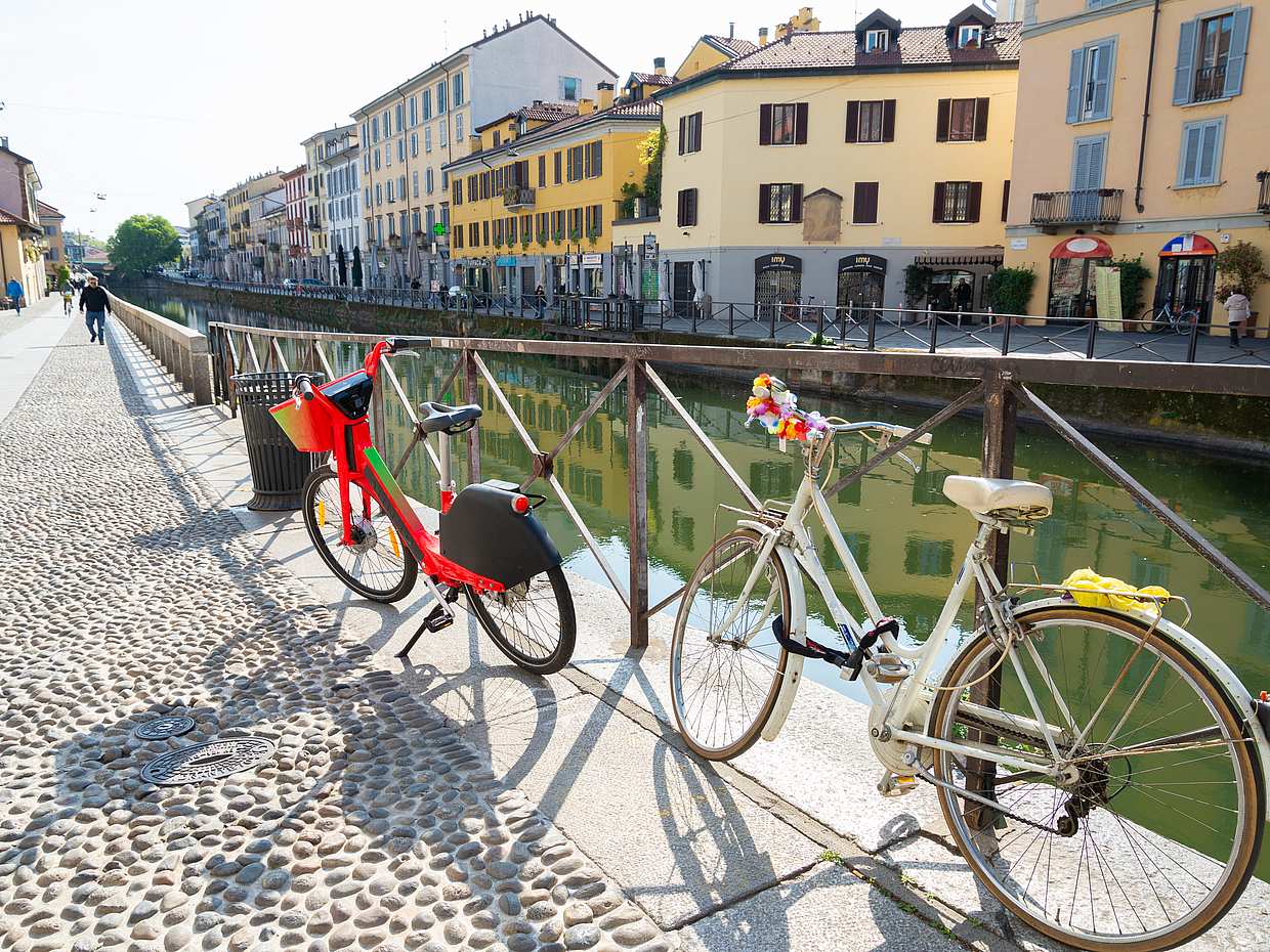 Navigli West Bike Tour in Italy, Milan E-bike