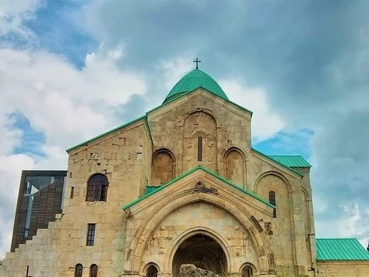 Discover Kutaisi: Bagrati, Motsameta & Sataplia Tour in Georgia, Tbilisi