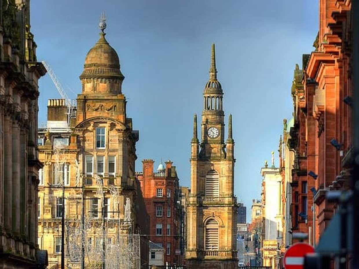 Glasgow Scavenger Hunt & Highlights Self-Guided Walking Tour