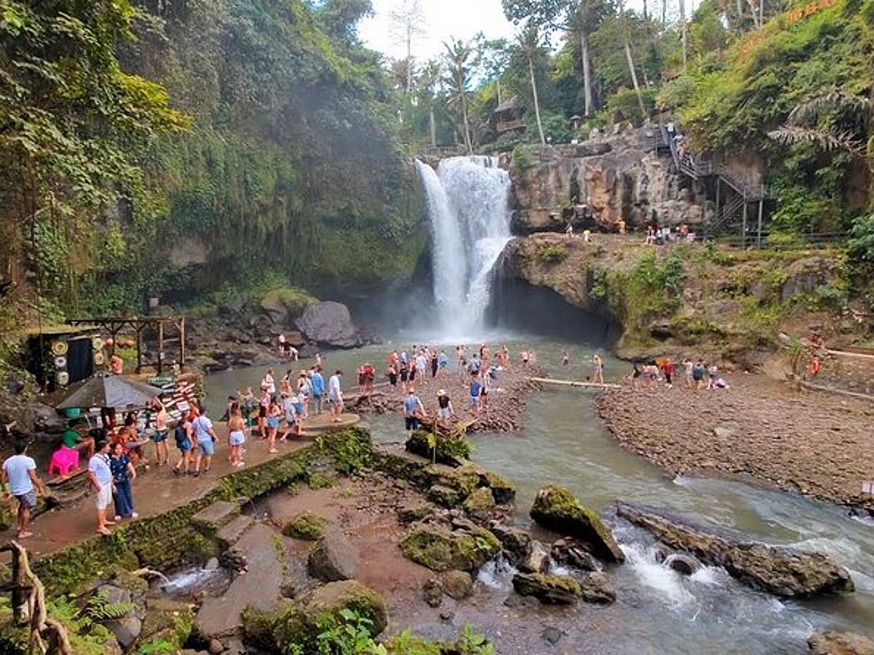 Waterfall Escape and Babi Guling Treat in Indonesia, Bali, photo 3