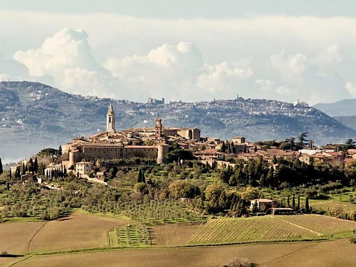 Pienza and Montepulciano by Tuscan Hills from Rome Private Tour