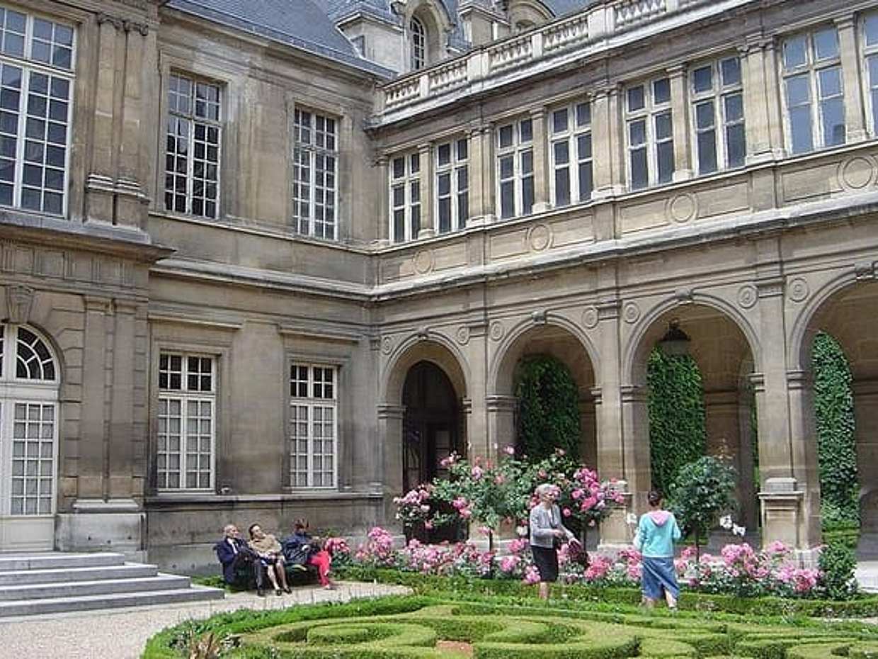 Paris Le Marais Historical Walking Tour with Wine and Cheese Tasting, photo 2