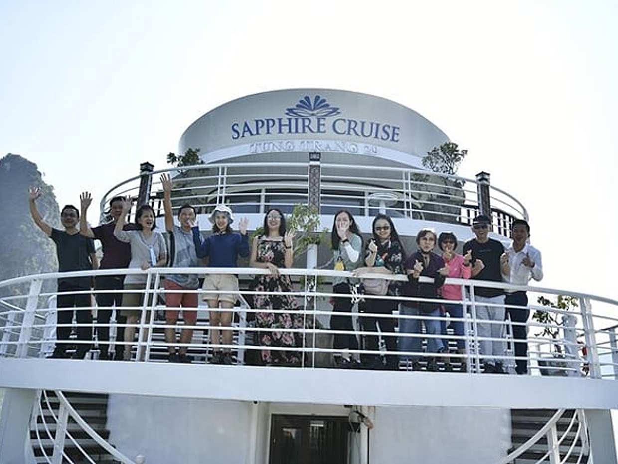 Sapphire Cruise Luxury Halong Bay Cruise Seaview Balcony Cabin, photo 2
