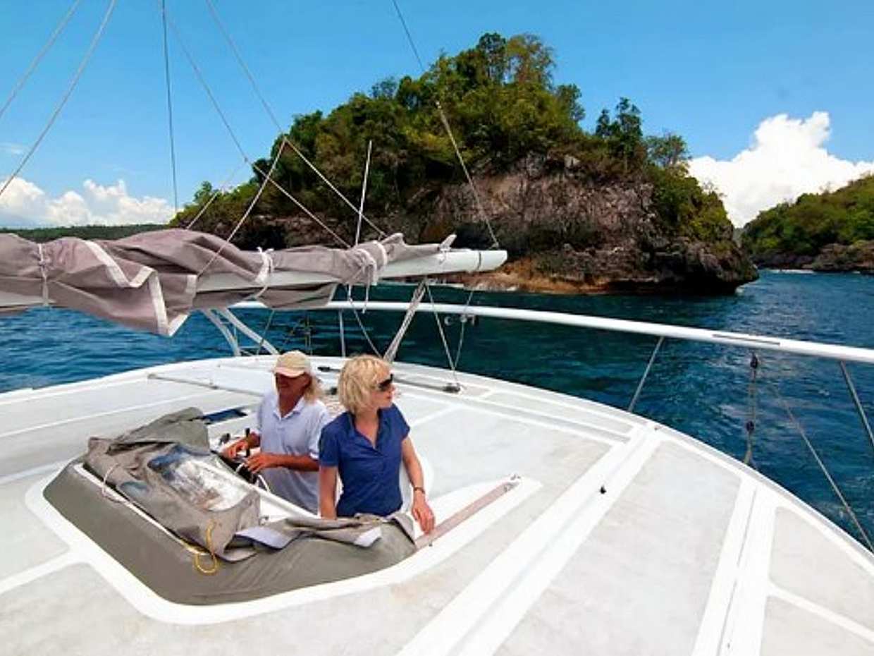 Esperienza di catamarano di lusso di un'intera giornata a Bali, photo 4