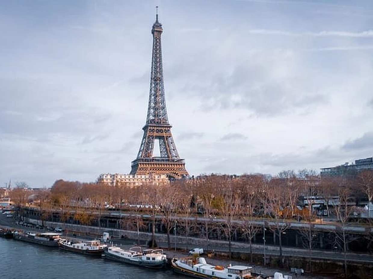 Giverny and Eiffel Tower Photoshoot with CDG Pick Up and Drop