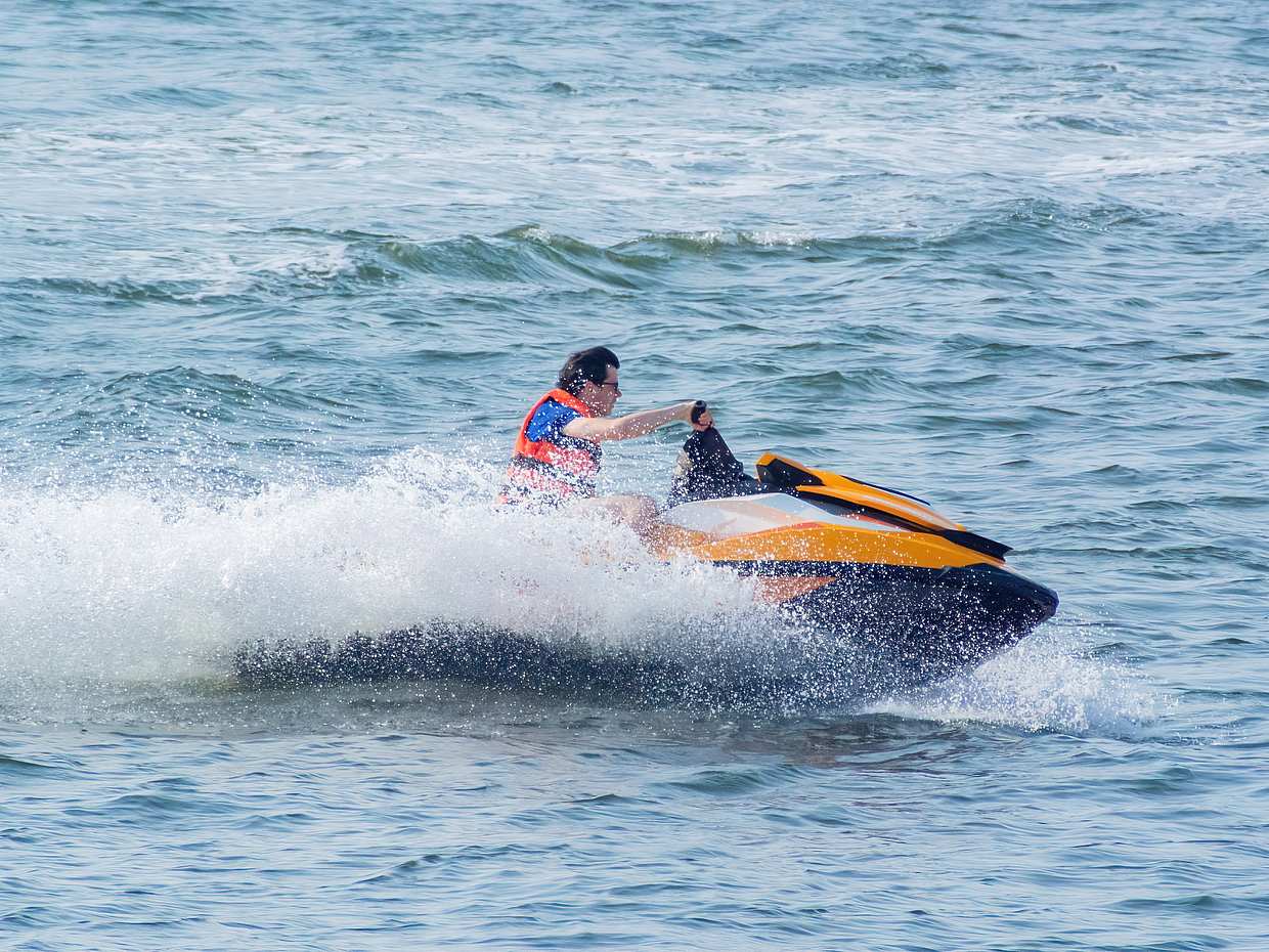Bentota Water Sports and Turtle Hatchery Tour From Colombo in Sri Lanka