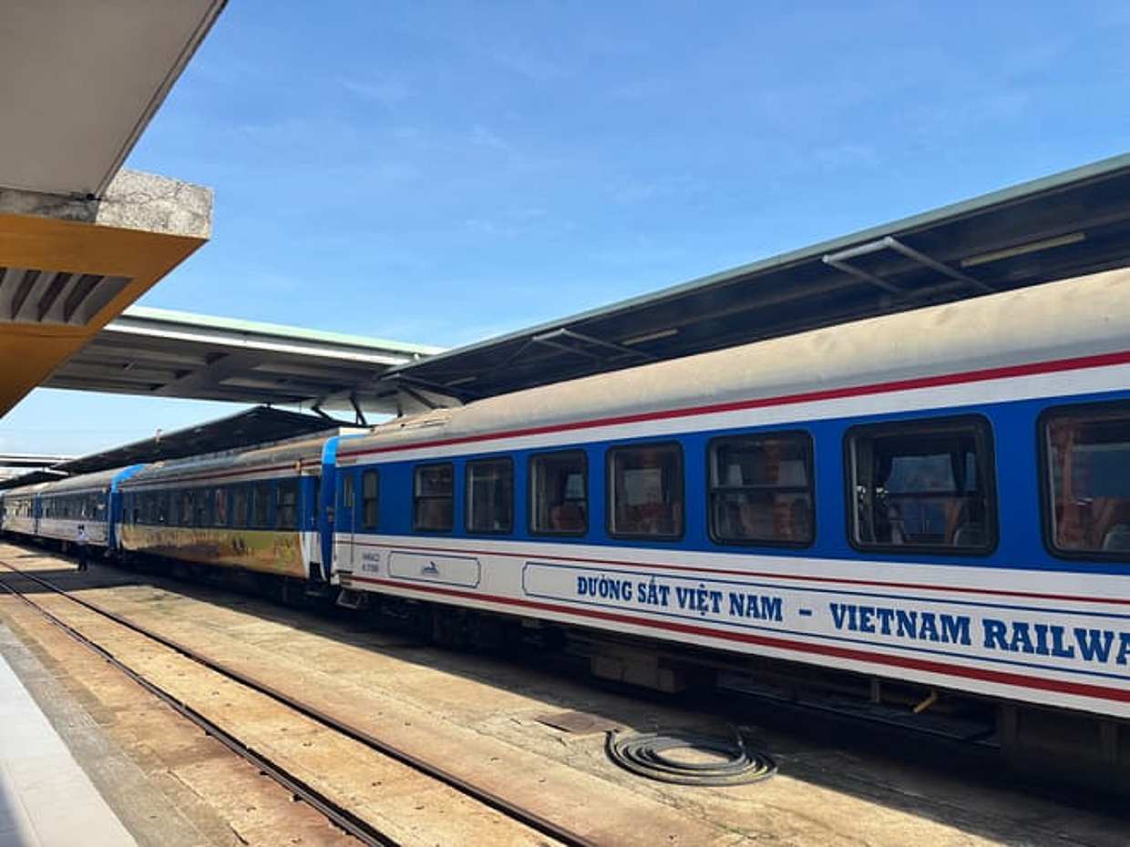 From Da Nang - Scenic railway ride, Hue Heritage sightseeing, Vietnam, photo 2