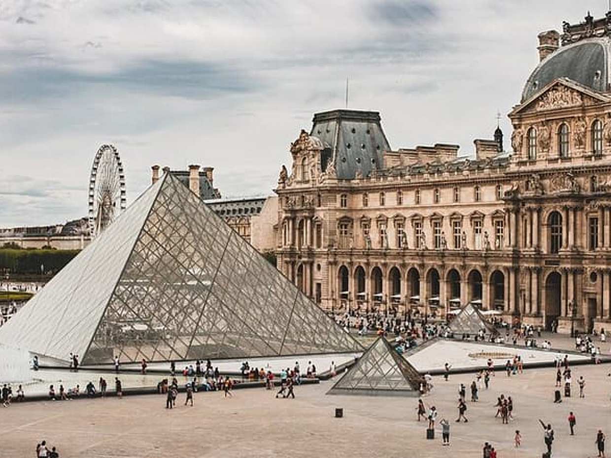 5 Hour Private Louvre Audio Tour with Cruise and Transfer