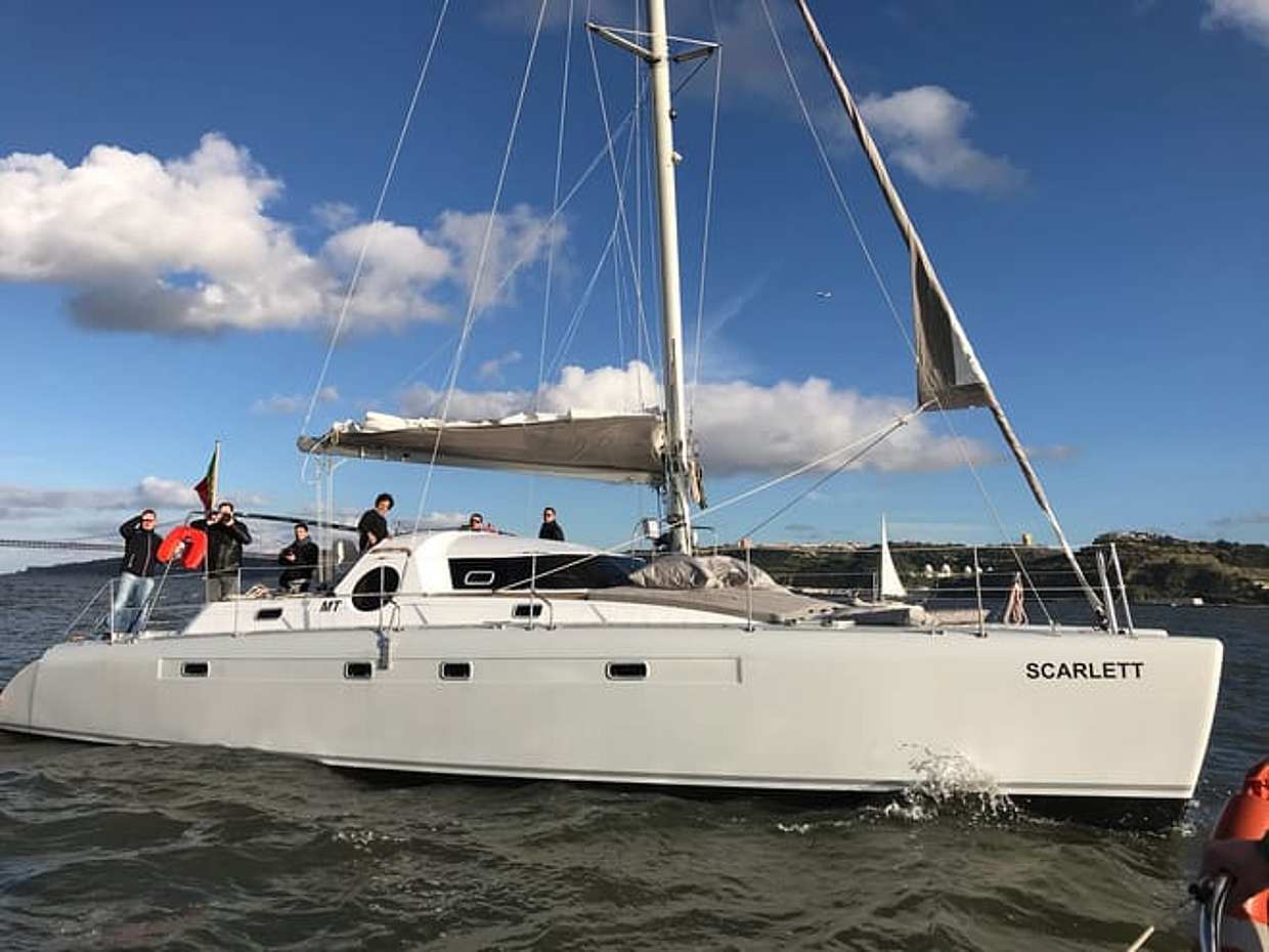 2H Tour on a Private Sailing Catamaran "Scarlett" up to 16 people in Portugal, Lisbon, photo 5
