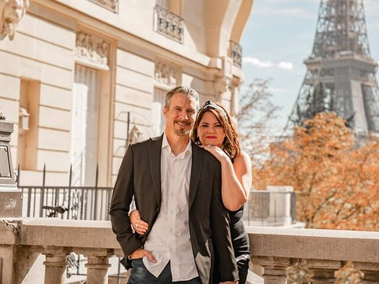 Eiffel Tower Photographer, Professional Photo shoot - Paris in France