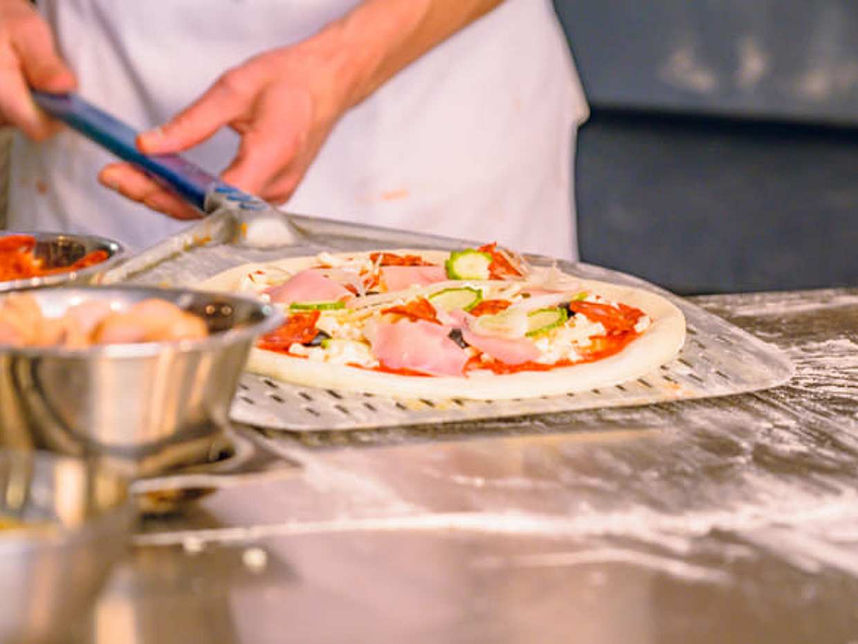 Express Pizza and Cannolo Cooking Class in Florence with a Local Chef, photo 2