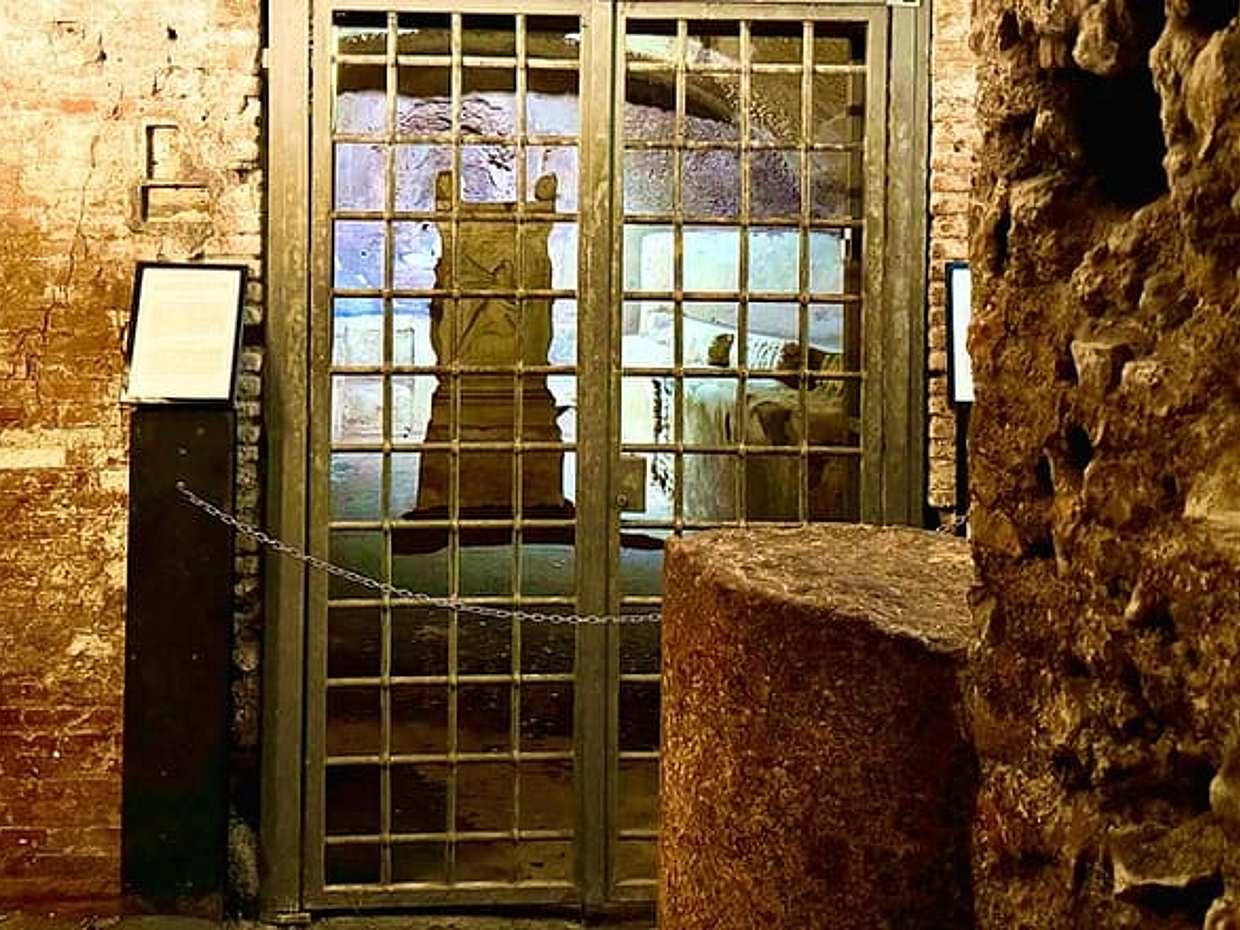 Rome’s Hidden Depths: Colosseum, Ancient City Tour & Underground Tunnels, photo 2