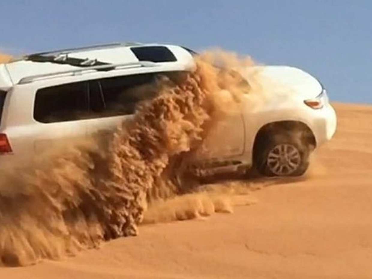 Dubai Desert Safari met Dune Bashen en BBQ Diner in de Verenigde Arabische Emiraten, Desert Safari Dubai.
