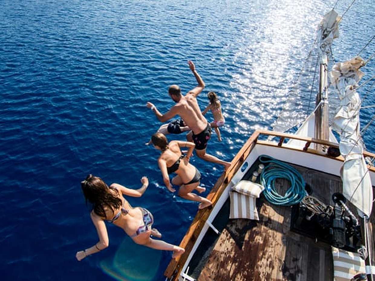 Croisière Dîner au Coucher de Soleil à Santorin, photo 2