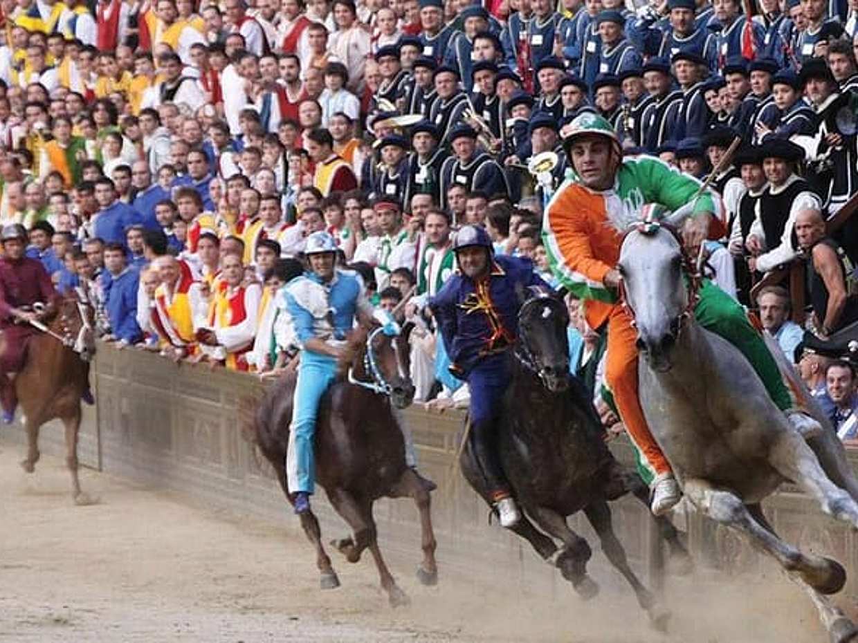 "Siena Palio Pferderennen ab Florenz inklusive Stadtrundfahrt und Abendessen in Italien"