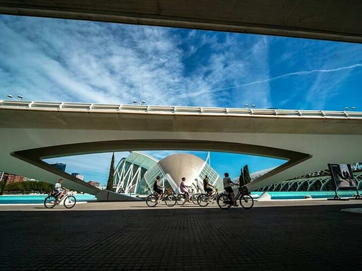 Valencia Private Bikes and E-Bikes Tour With Drinks in Spain, photo 2