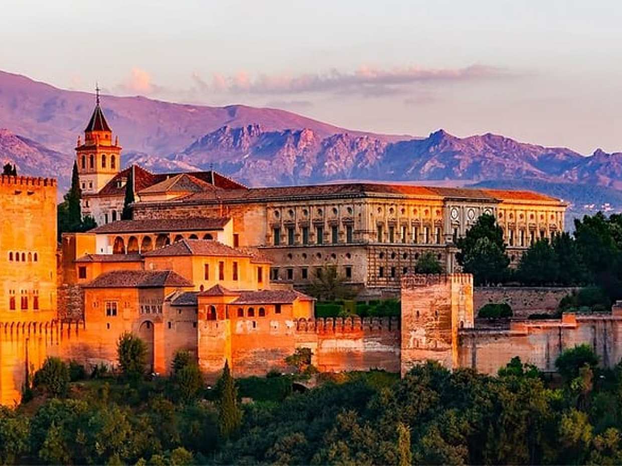 Granada Scavenger Hunt & Highlights Self-Guided Walking Tour, photo 2