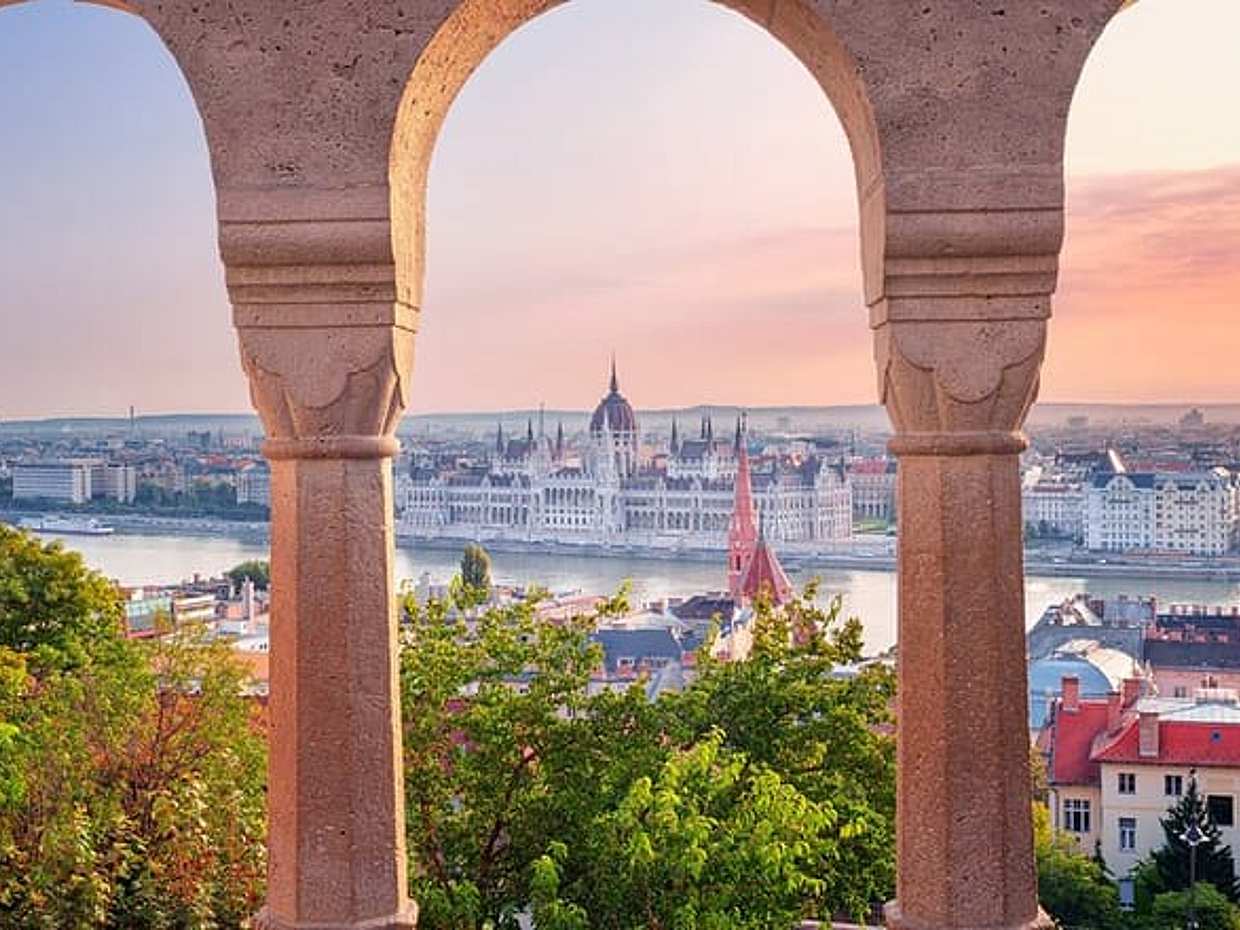 "Búsqueda del tesoro en Budapest y tour a pie autoguiado por los puntos destacados en Hungría"