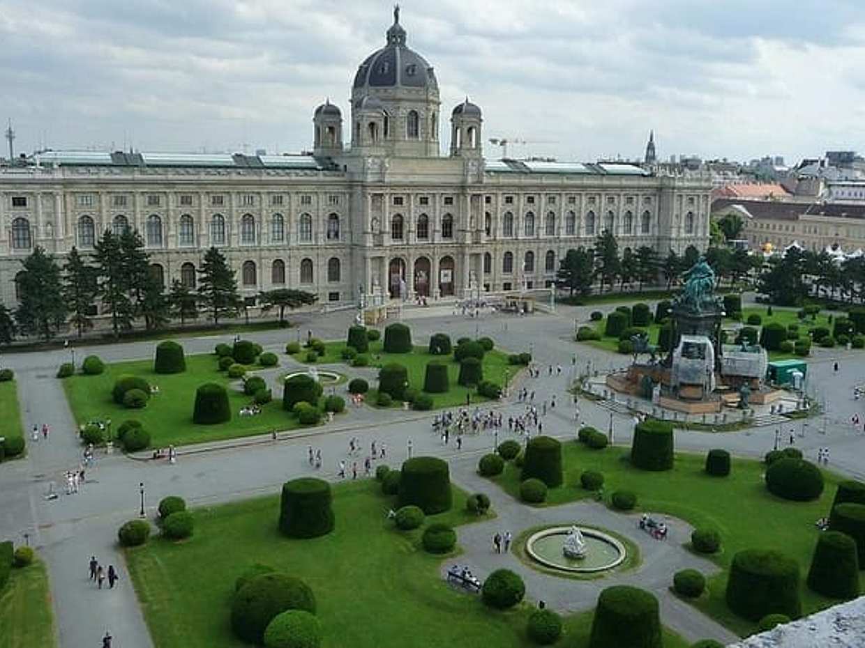 One way tour from Prague to Vienna, 4h of Stop, English Driver, photo 4