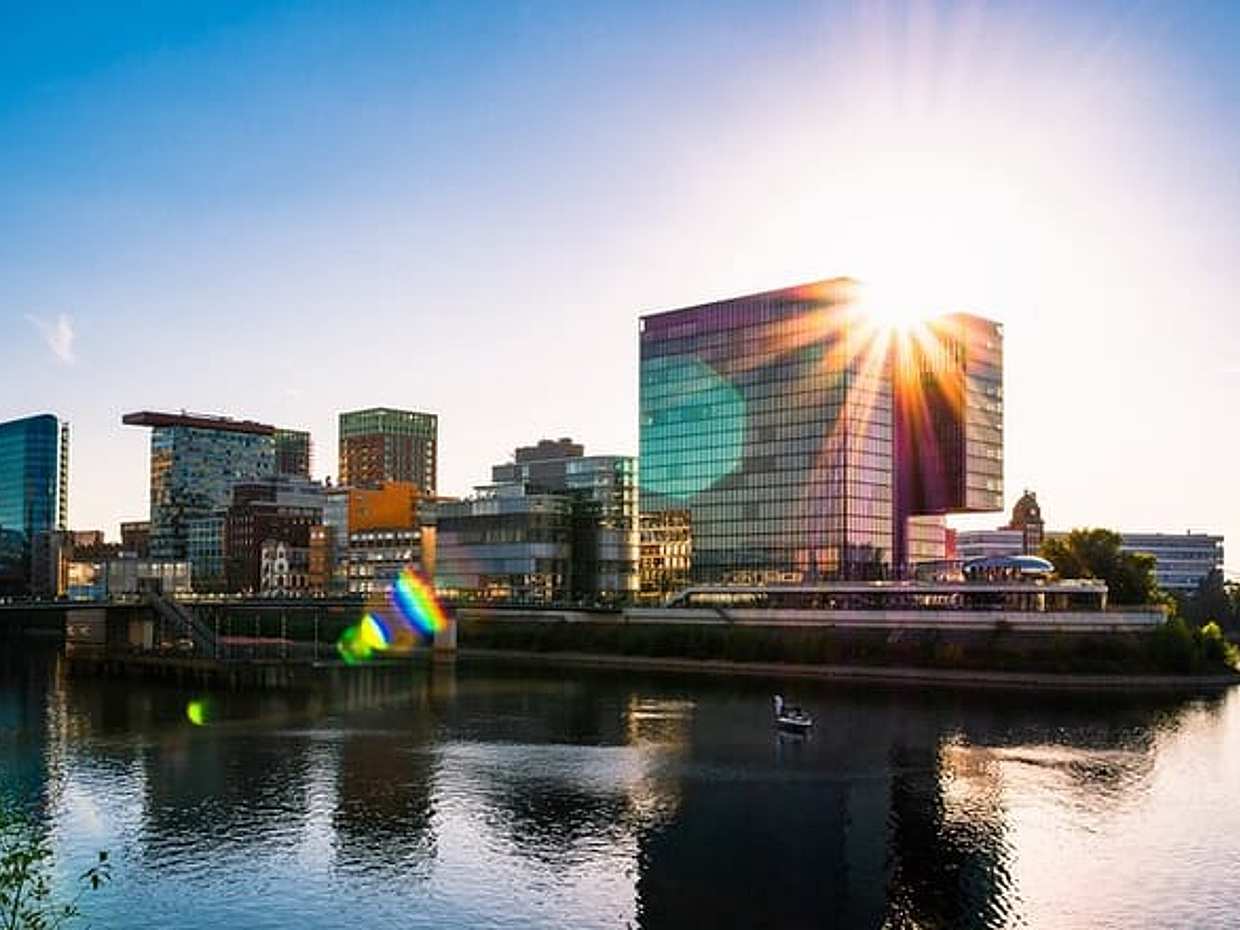 Privétransfer van Brussel naar Düsseldorf, 2 uur Sightseeingstop in België