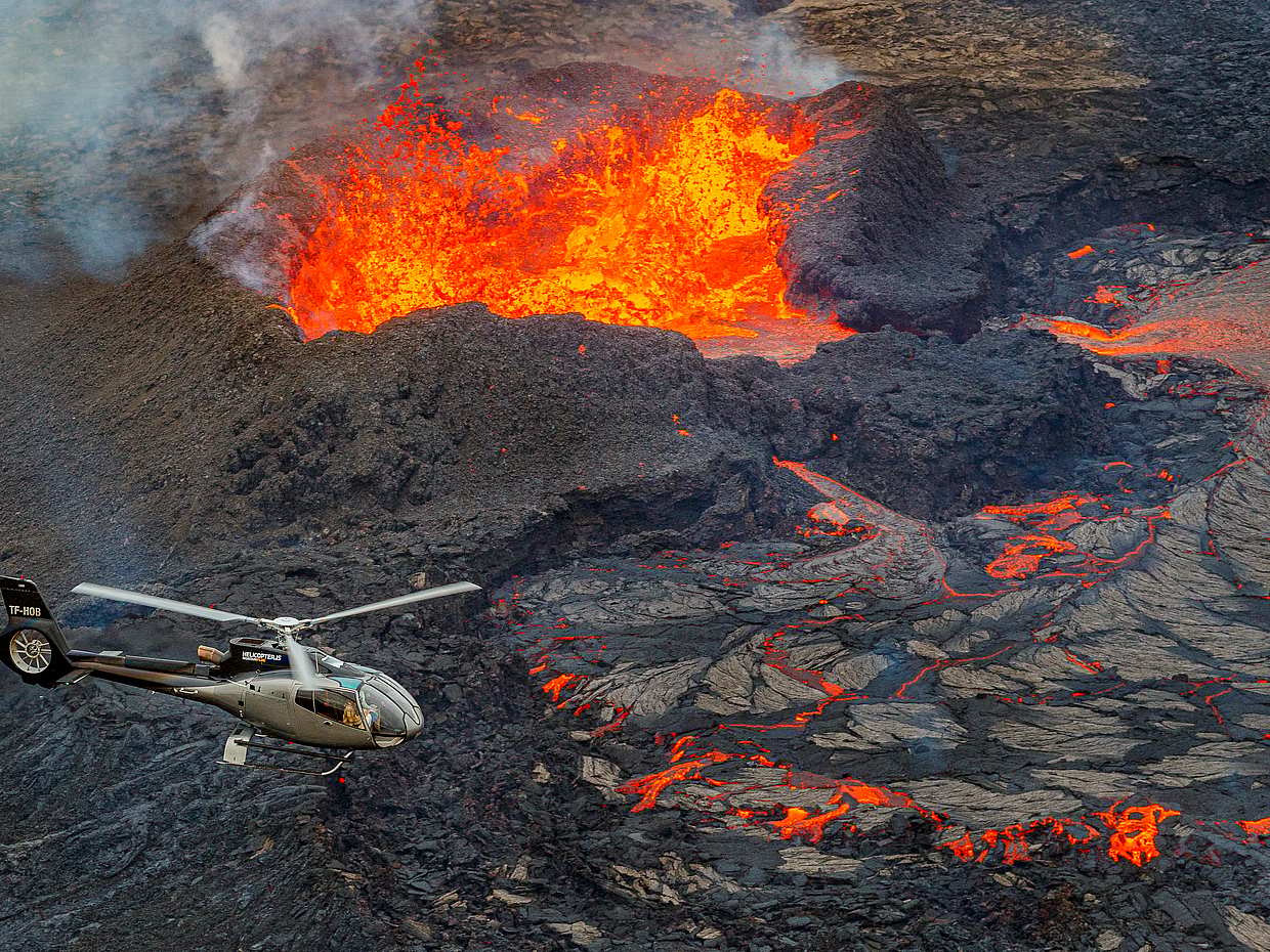 Volcano Eruption Helicopter Tour in Iceland, Reykjavík Volcano Helicopter Tour, photo 2