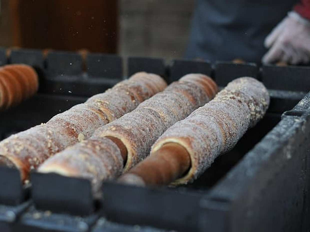 "Excursão a Pé Privada de Comida e Bebida em Budapeste 4 horas com Guia na Hungria"