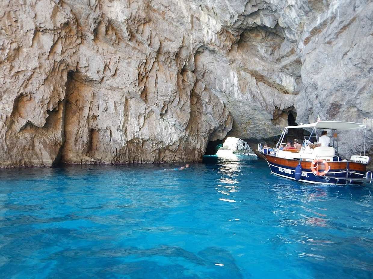Tour en barco por la costa de Sorrento y Capri con diversión y baño en Italia
, photo 3