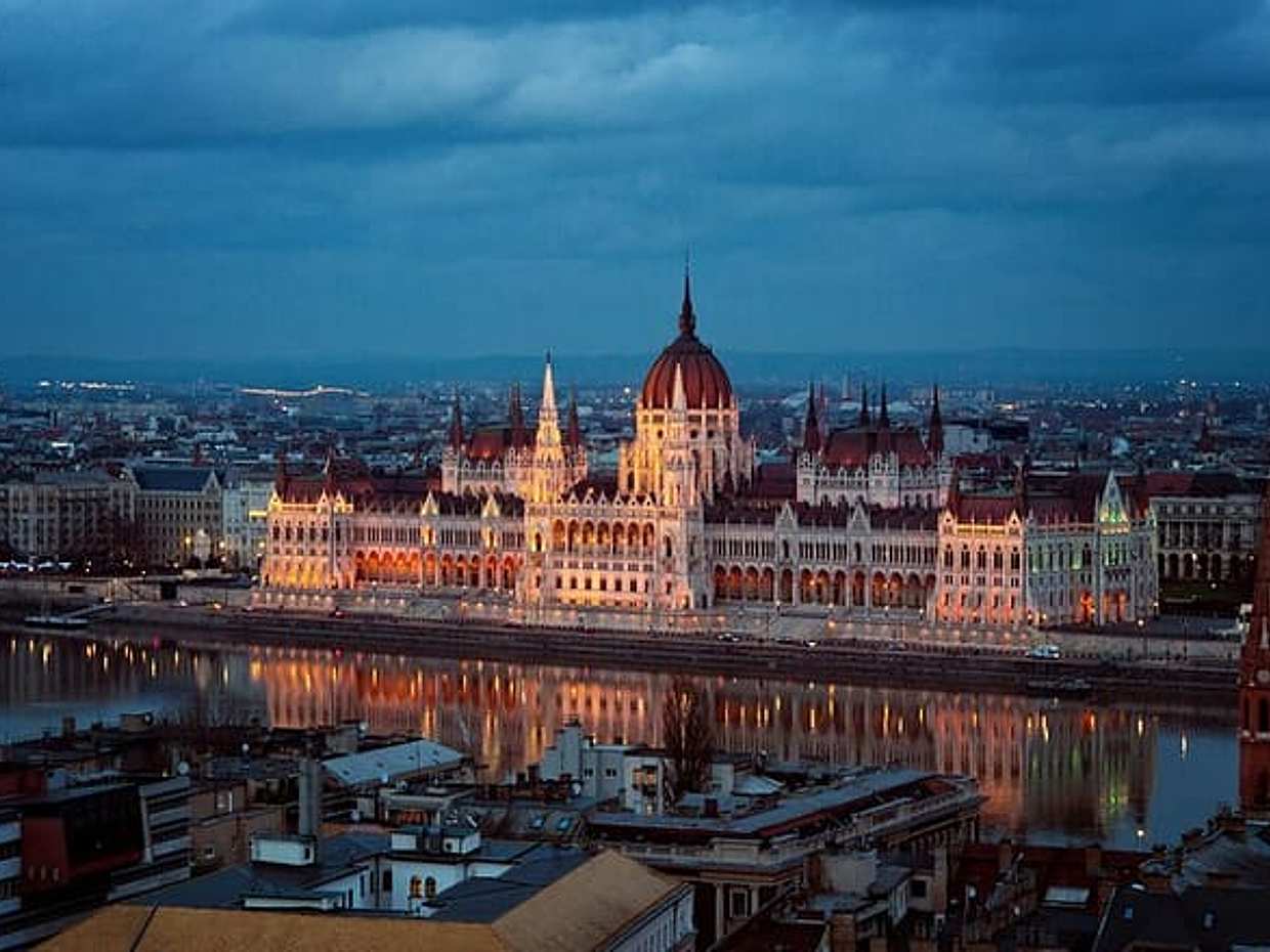 Private English speaking driver from Prague to Budapest with amazing sightseeing, photo 5