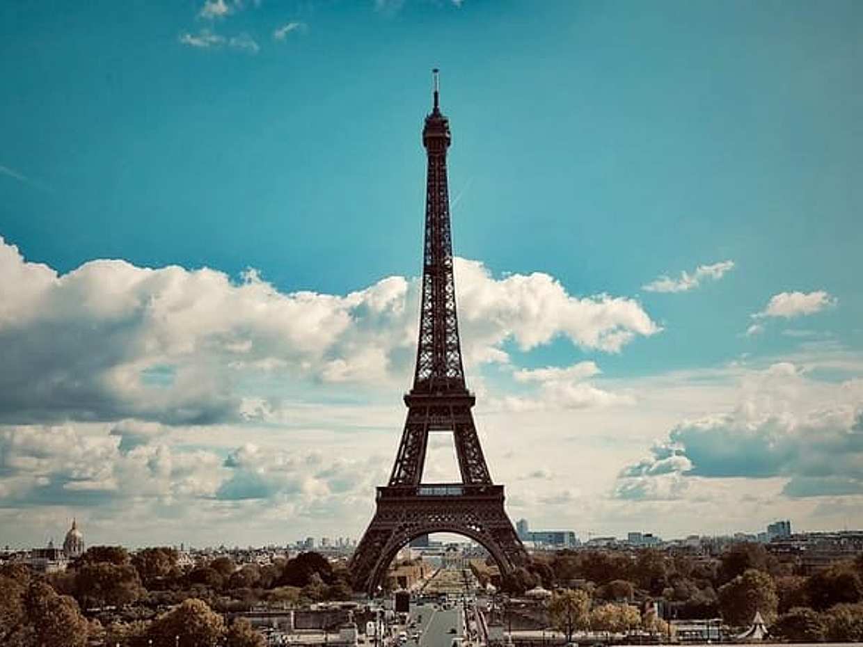 CDG Transfer, Montmartre Cheese with Wine Tasting & Eiffel