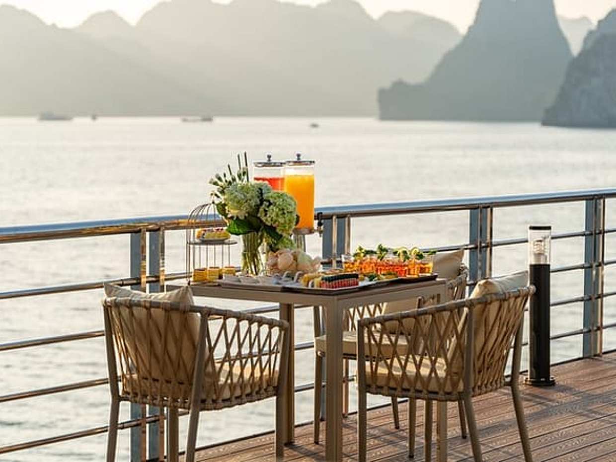 Hanoi: Luxury Cruise with Gourmet Buffet & Limousine Transfer, photo 4