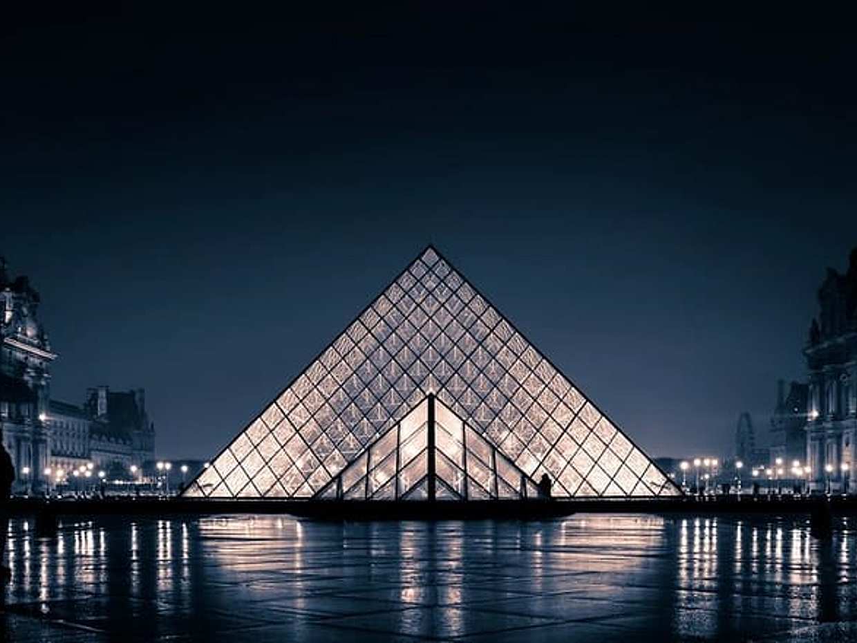 8 hours Paris City Tour with Louvre, Galeries Lafayette and Lunch cruise