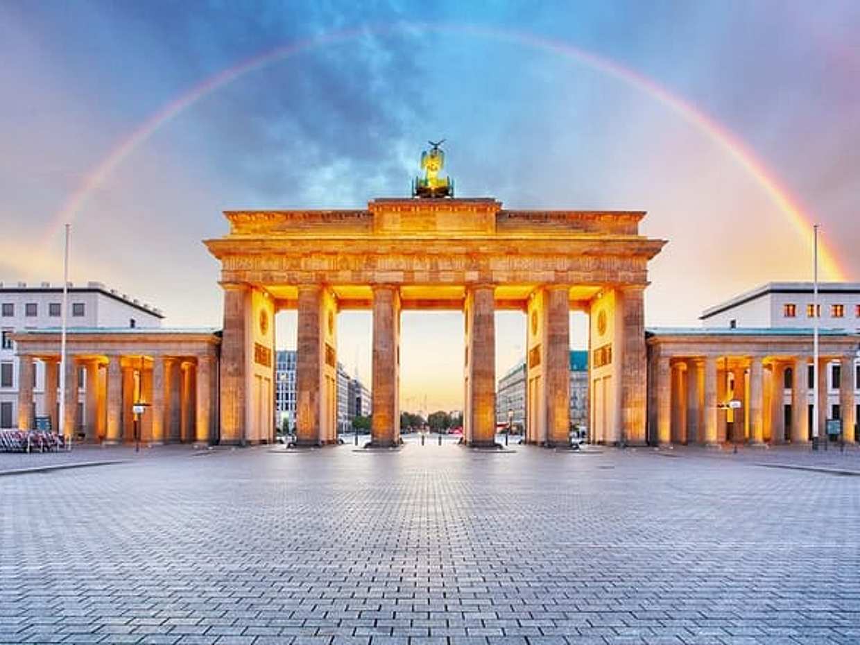 Private transfer from Amsterdam to Berlin, 2h stop in Hannover