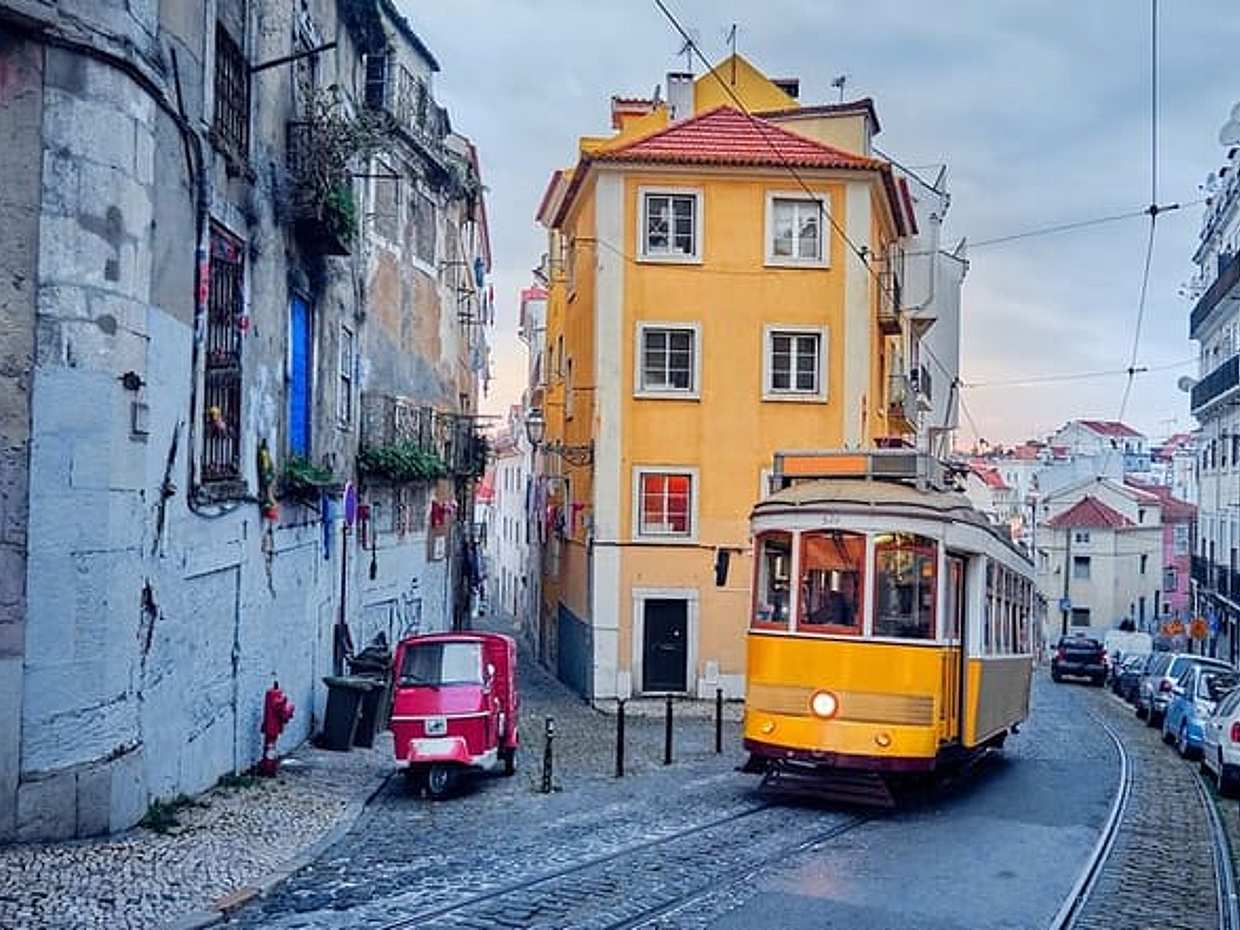Porto to Lisbon Private Transfer with 2hours Optional Sightseeing