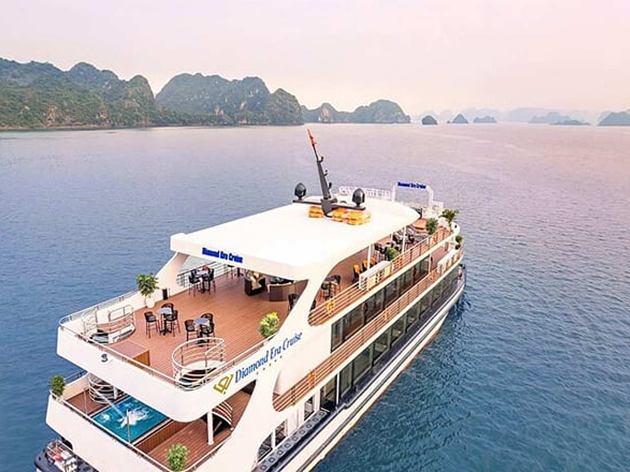 Ha Long Bay Day Cruise with Buffet or Indian Set Menu Lunch, photo 4