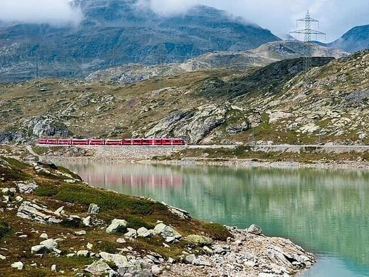 Full Day Tour in Bernina Red Train and St Moritz from Milan, photo 5