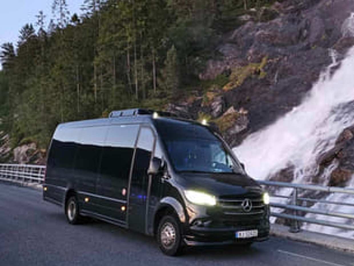 Private minibus - Northern lights chase