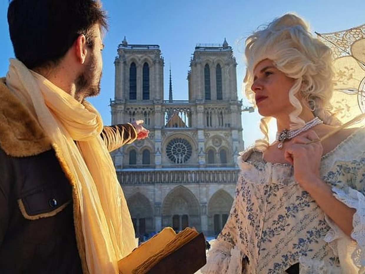 Paris - Notre-Dame : visite guidée théâtralisée du quartier en français, photo 2