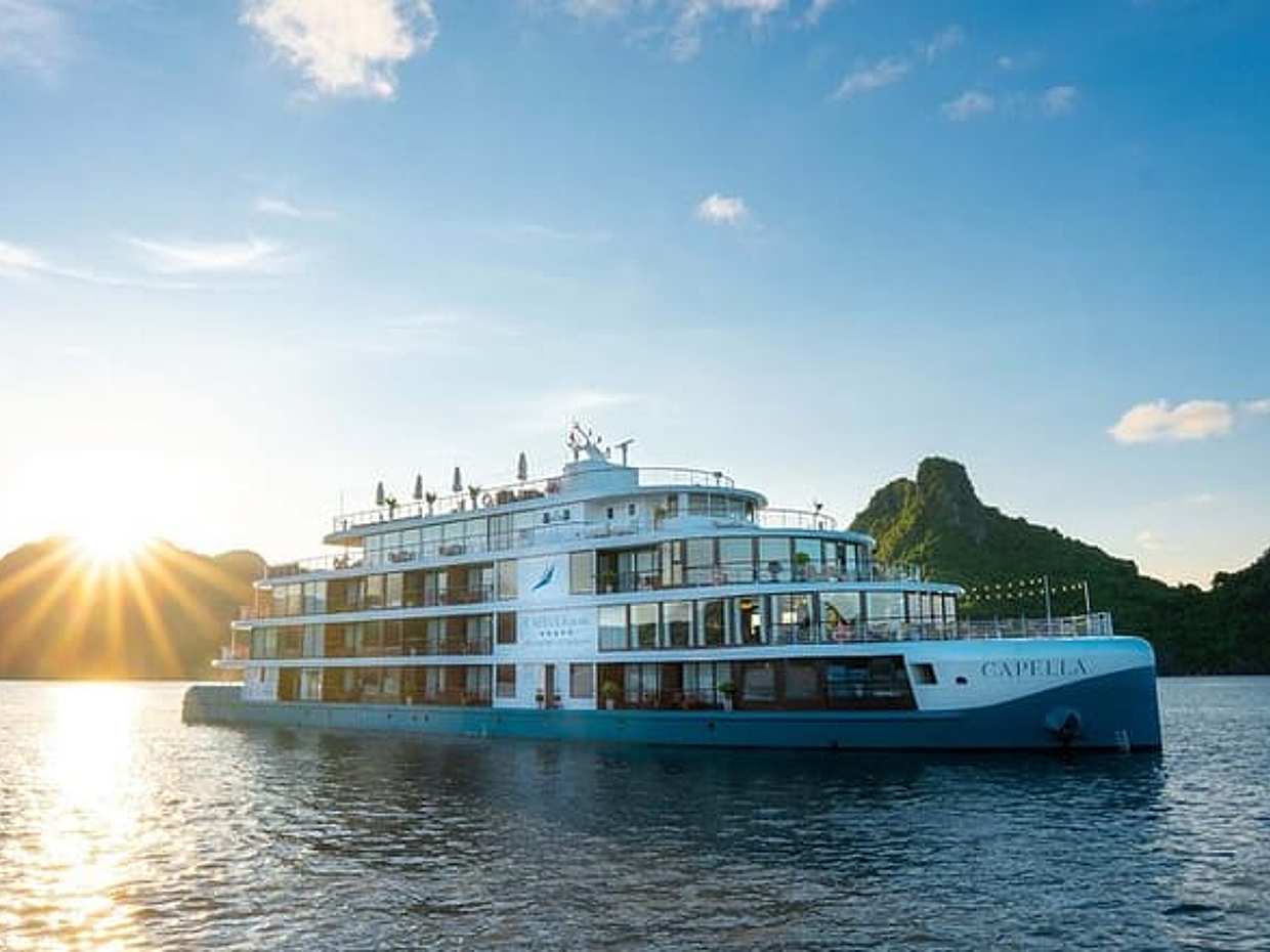 Capella 6-Star Luxury Cruise: 2D1N Halong & Lan Ha Bay Adventure in Vietnam, Ha Long, photo 3