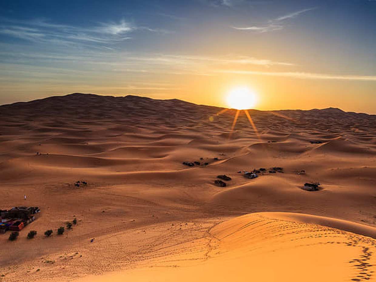 Abu Dhabi Morning Desert Safari with Sandboarding