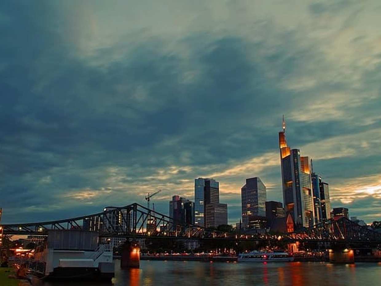 Frankfurt by Bus and Foot with Local Guide, photo 3