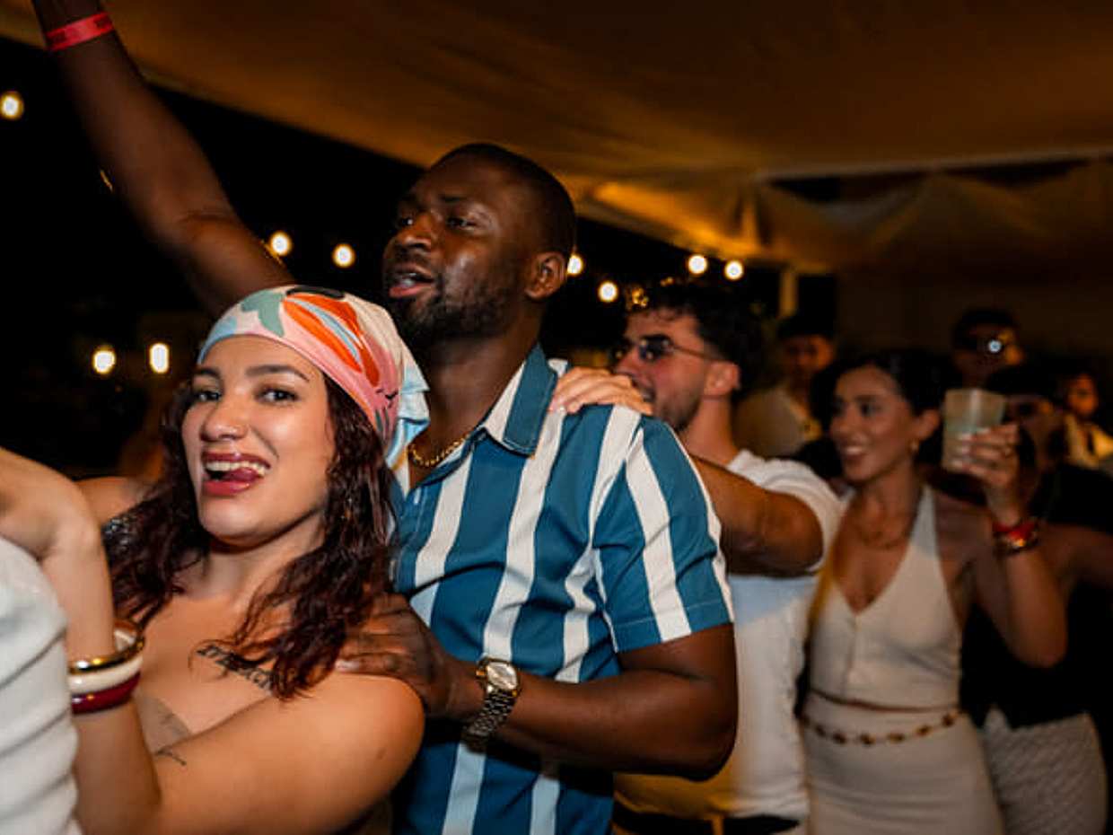 Barcelona Nightlife Experience: Karaoke, Dance & Club VIP Entrence, photo 4