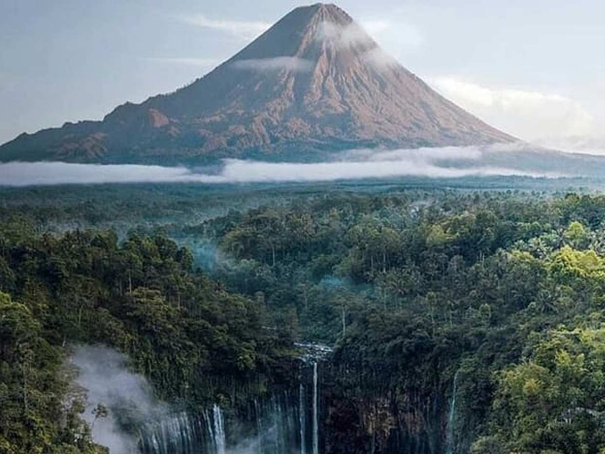 From Yogyakarta: Borobudur &Prambanan-Bromo-Waterfall-Ijen 6 Days