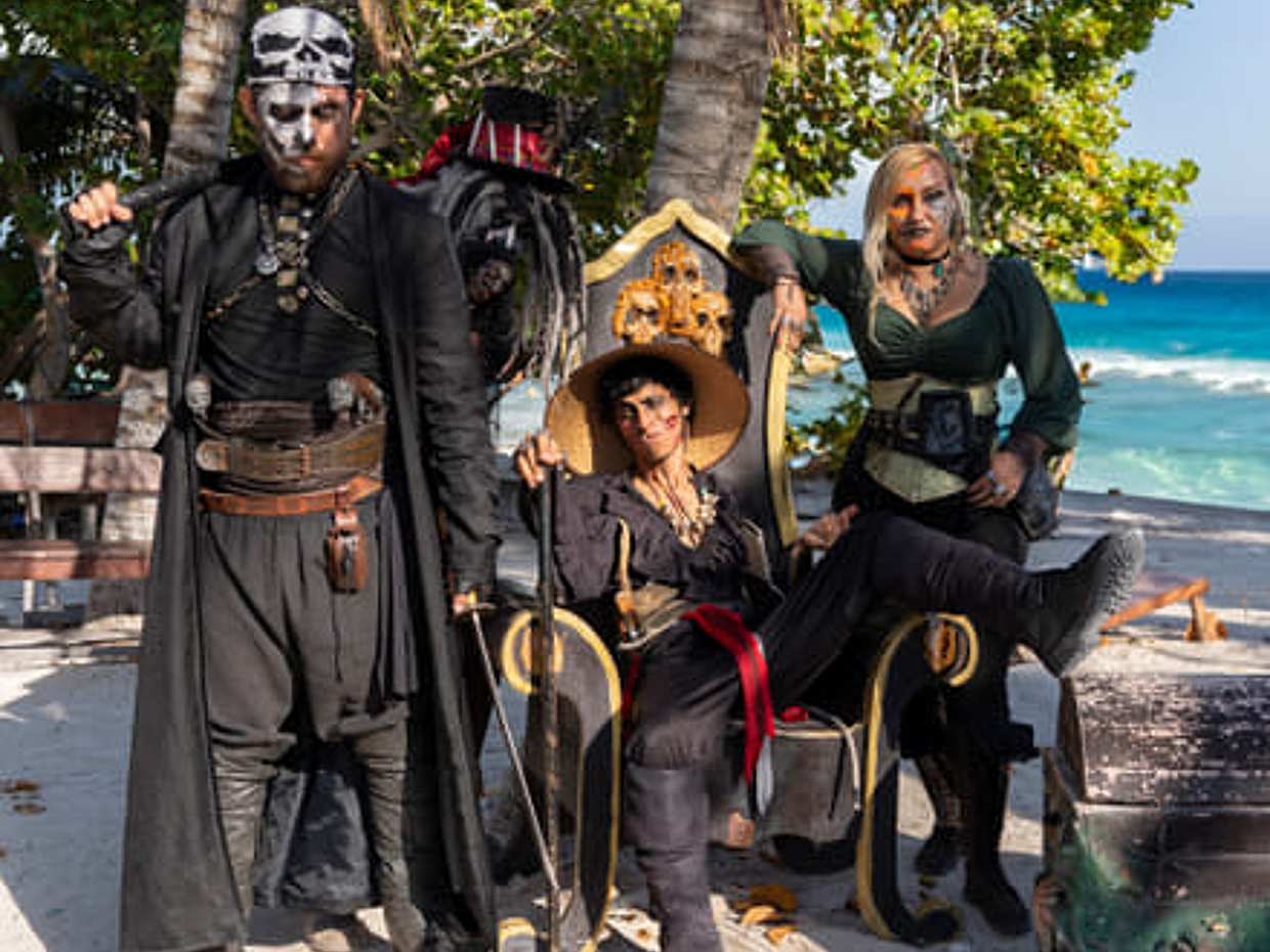 Jolly Roger Korsan Gemisi Gezisi ve Akşam Yemeği Şovu (Meksika, Cancún'dan Ulaşımlı), photo 5