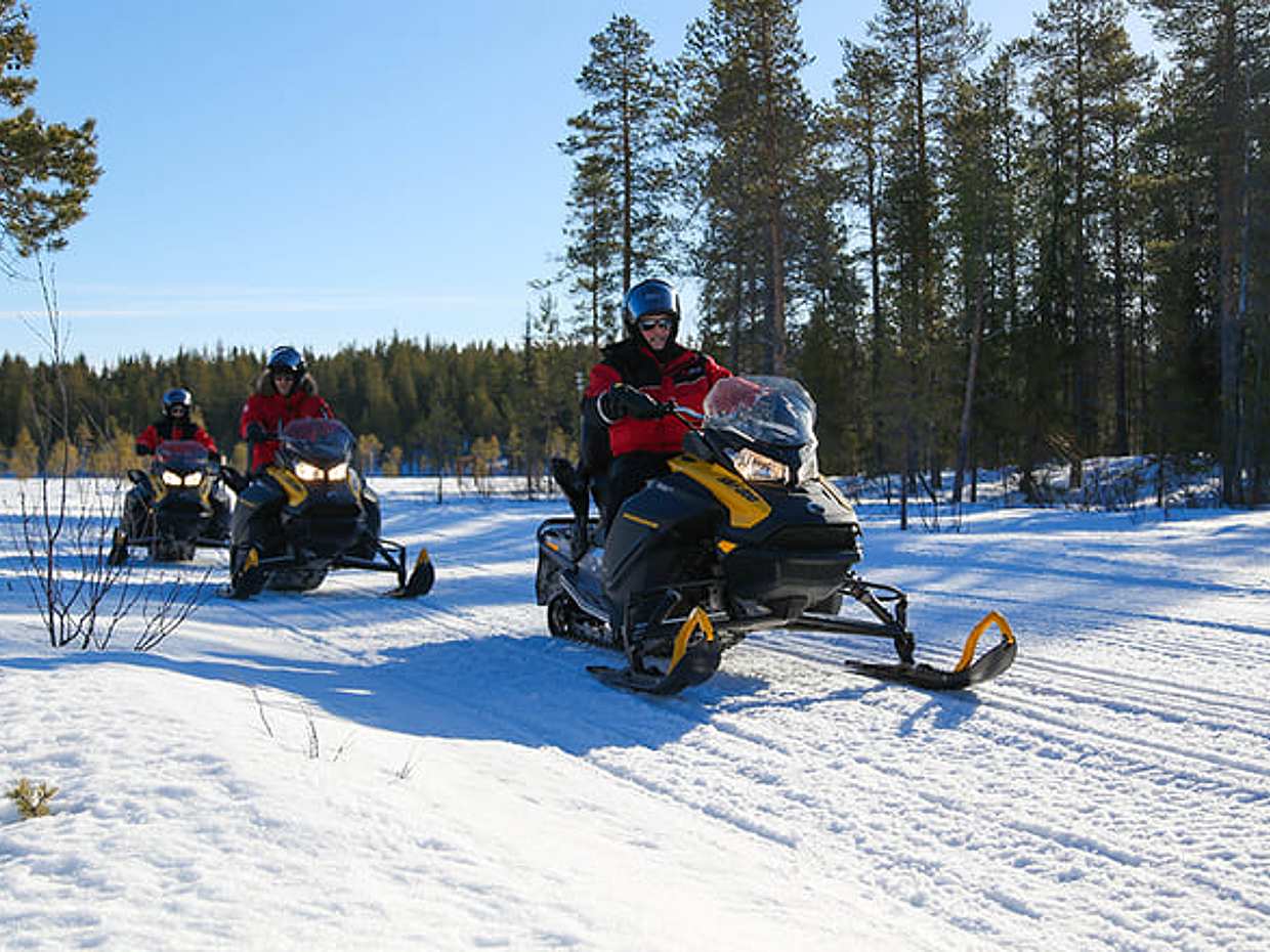 Snowmobile Safari to Reindeer Farm, Levi — authentic local experience, photo 2