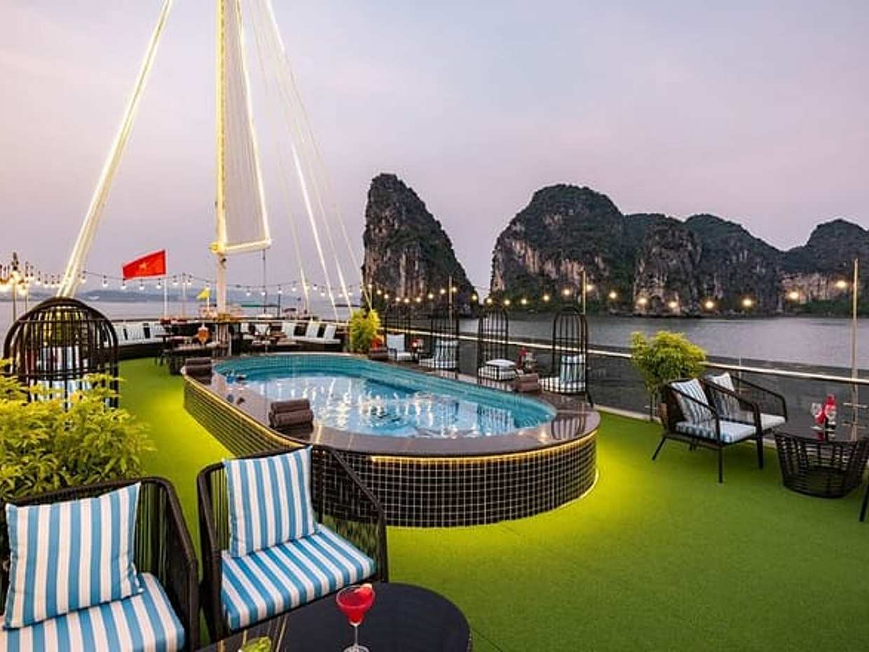 Ha Long Bay Day Tour by 5-Star Sunlight Grand/Crystal Cruise, photo 2