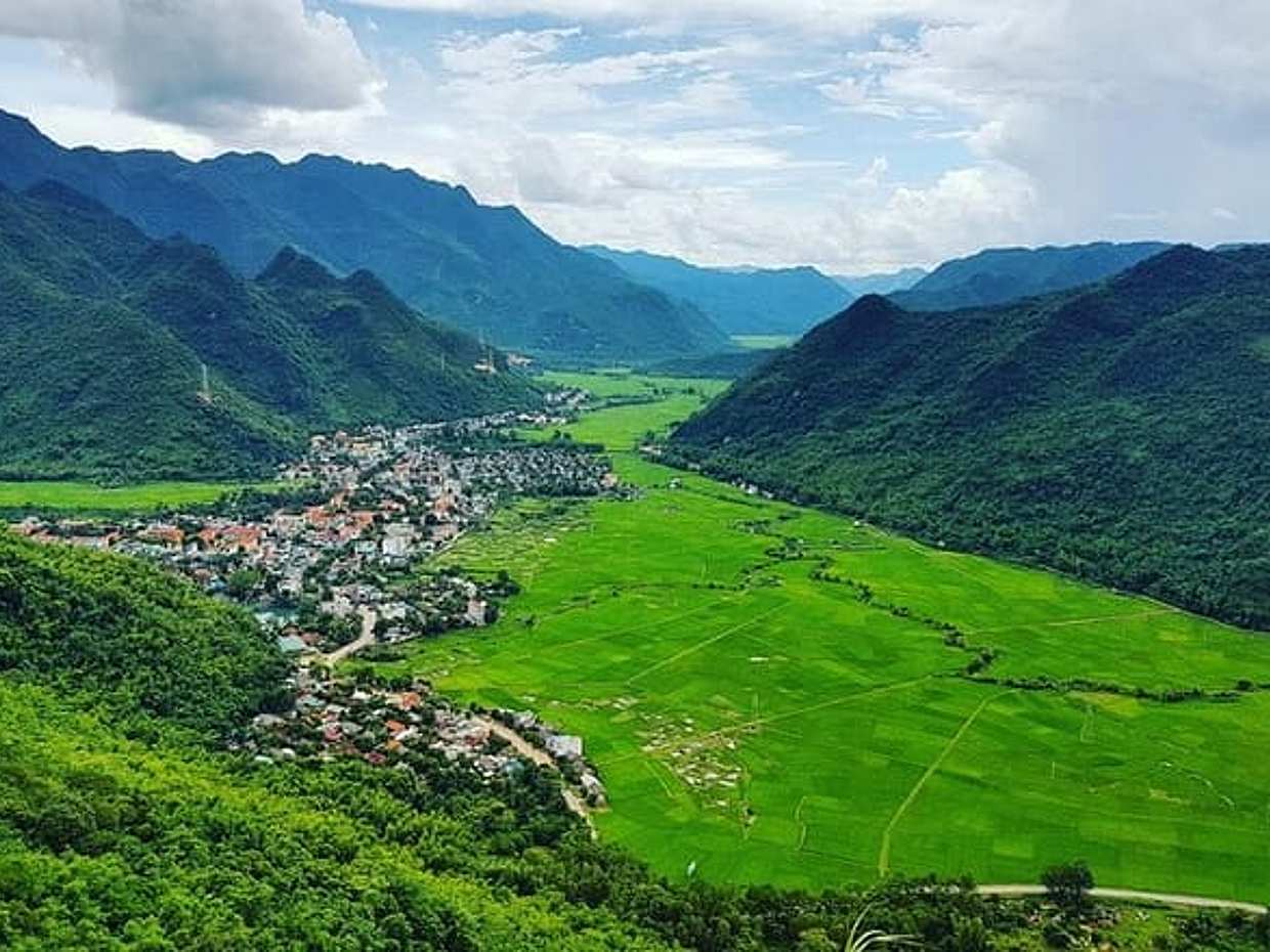 Mai Chau Valley Group Day Tour From Hanoi (Bike + Ethnic Village), photo 4