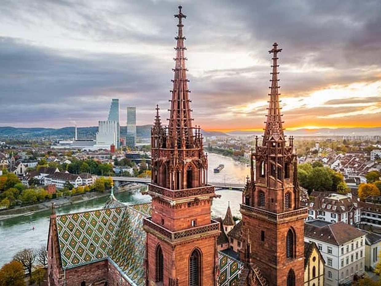 Zermatt'tan Basel'e, İsviçre'nin Bern şehrinde 2 saatlik duraklamalı özel transfer